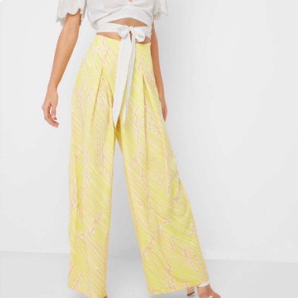 Forever 21 Contemporary Women Yellow Casual small pants